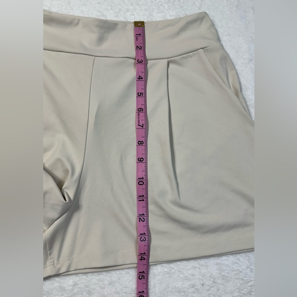 NWT Susana Monaco Pleated Short, Blanched Almond With Pockets in Size M - Picture 7 of 14